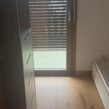 Half Chalet 2 Min From Ski Bus Laax